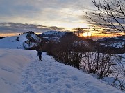 74 Pestando neve e godendoci il tramonto